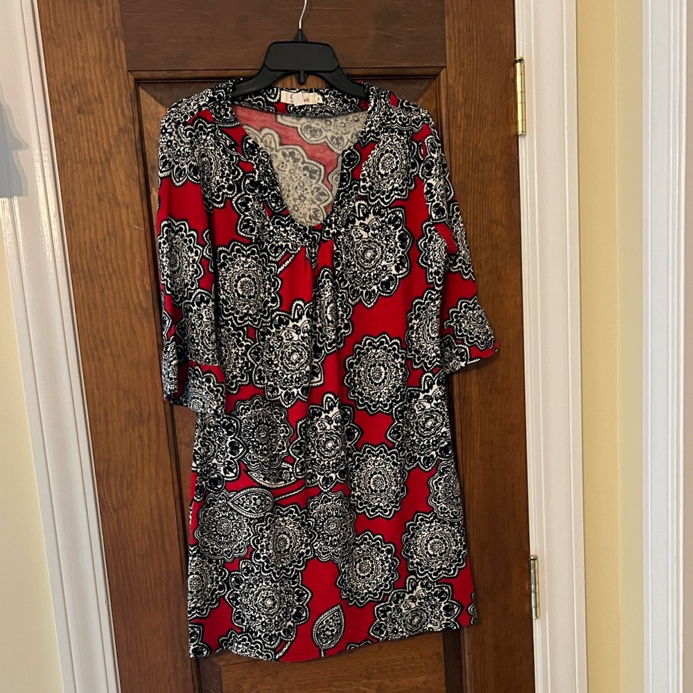 Aryeh Red and Black Artistic Top XL